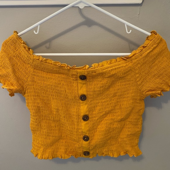 Off the shoulder bundle🤍 - Picture 2 of 3